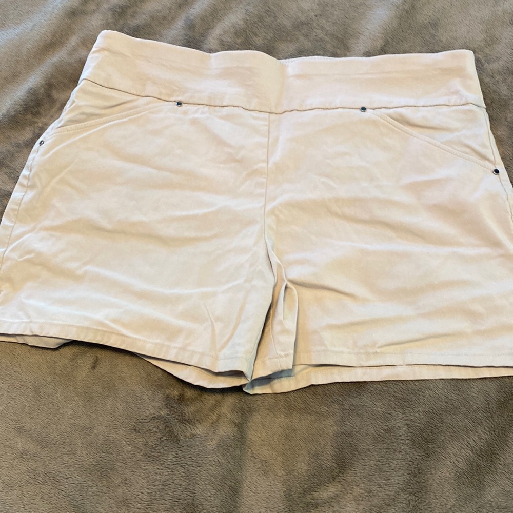 INC pull on shorts